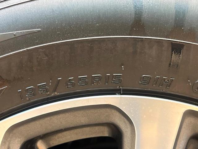 ヴォクシー ＺＳ　煌ＩＩ　禁煙車　両側電動ドア　ＳＤナビ　後席モニター　衝突被害軽減システム　ドラレコ　コーナーセンサー　スマートキー　ＬＥＤヘッド　ビルトインＥＴＣ　クルコン　車線逸脱警報　オートライト　デュアルエアコン（35枚目）