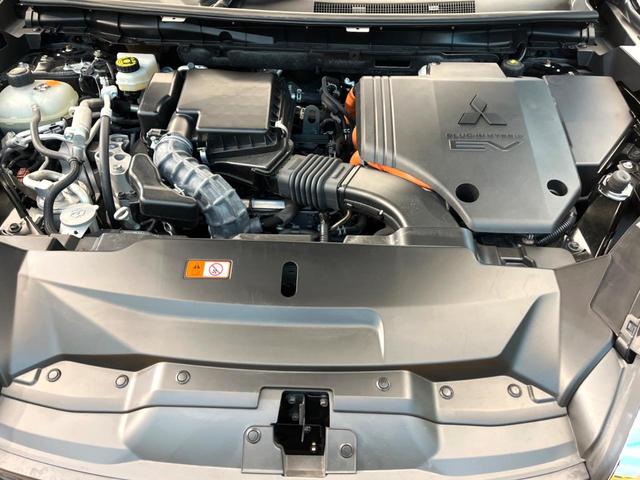 アウトランダーＰＨＥＶ Ｐ　メーカー純正９インチナビ　４ＷＤ　サンルーフ　ＢＯＳＥサウンド　全周囲カメラ　ｅ－Ａｓｓｉｓｔ　ブラインドスポットモニター　パドルシフト　ＬＥＤヘッド　ＥＴＣ　純正２０インチアルミ（18枚目）