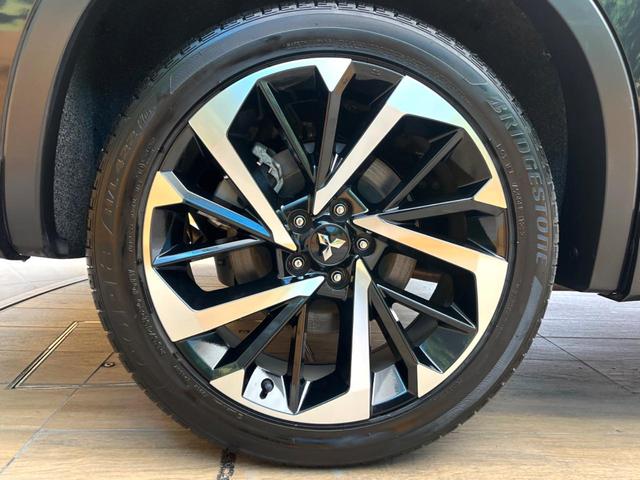 アウトランダーＰＨＥＶ Ｐ　メーカー純正９インチナビ　４ＷＤ　サンルーフ　ＢＯＳＥサウンド　全周囲カメラ　ｅ－Ａｓｓｉｓｔ　ブラインドスポットモニター　パドルシフト　ＬＥＤヘッド　ＥＴＣ　純正２０インチアルミ（29枚目）