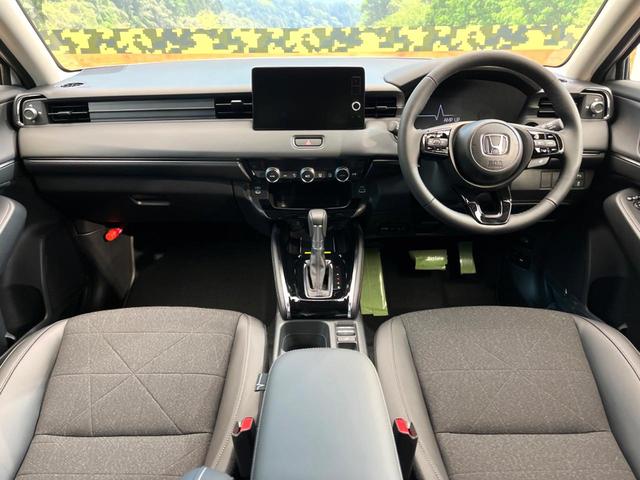 ヴェゼル ｅ：ＨＥＶ　Ｚ　登録済未使用車　Ｈｏｎｄａ　ＣＯＮＮＥＣＴディスプレイ　バックカメラ　ホンダセンシング　アダプティブクルーズ　ブラインドスポットインフォメーション　シートヒーター　電動リアゲート　ＬＥＤヘッド　ＥＴＣ（2枚目）