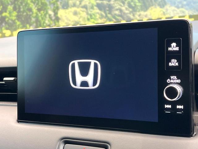 ヴェゼル ｅ：ＨＥＶ　Ｚ　登録済未使用車　Ｈｏｎｄａ　ＣＯＮＮＥＣＴディスプレイ　バックカメラ　ホンダセンシング　アダプティブクルーズ　ブラインドスポットインフォメーション　シートヒーター　電動リアゲート　ＬＥＤヘッド　ＥＴＣ（3枚目）