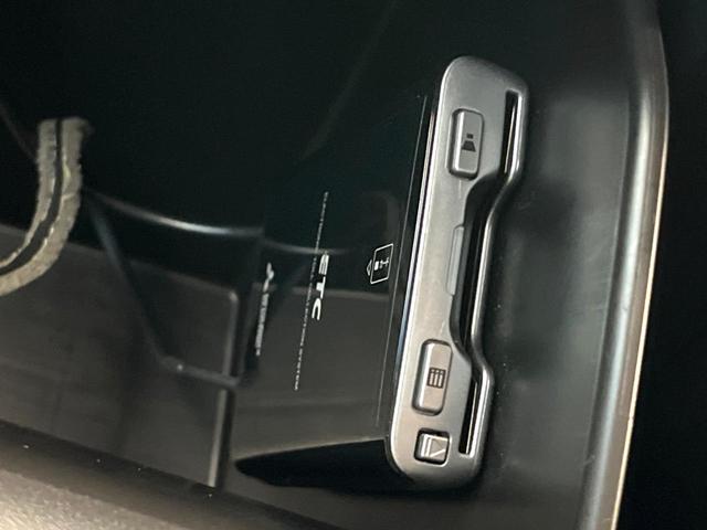 ＣＸ－８ ２５Ｓ　スマートエディション　禁煙車　メーカー純正８インチナビ　全周囲カメラ　スマートシティブレーキサポート　レーダークルーズ　ＬＥＤヘッド　ＥＴＣ　ドラレコ　クリアランスソナー　横滑り防止　純正１７インチアルミ（7枚目）