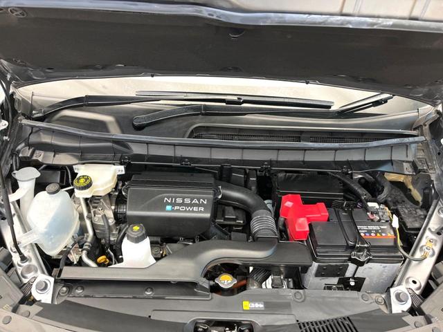 セレナ ｅ－パワー　ハイウェイスターＶ　９０周年記念車　両側電動ドア　全周囲カメラ　衝突被害軽減システム　ハーフレザーシート　コーナーセンサー　スマートキー　ＬＥＤヘッド　ＥＴＣ２．０　オートハイビーム　車線逸脱警報　オートライト　オートエアコン（18枚目）