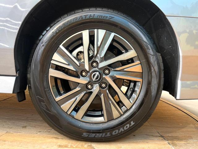 セレナ ｅ－パワー　ハイウェイスターＶ　９０周年記念車　両側電動ドア　全周囲カメラ　衝突被害軽減システム　ハーフレザーシート　コーナーセンサー　スマートキー　ＬＥＤヘッド　ＥＴＣ２．０　オートハイビーム　車線逸脱警報　オートライト　オートエアコン（30枚目）