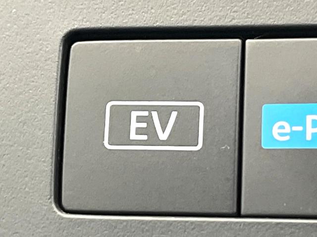セレナ ｅ－パワー　ハイウェイスターＶ　９０周年記念車　両側電動ドア　全周囲カメラ　衝突被害軽減システム　ハーフレザーシート　コーナーセンサー　スマートキー　ＬＥＤヘッド　ＥＴＣ２．０　オートハイビーム　車線逸脱警報　オートライト　オートエアコン（68枚目）
