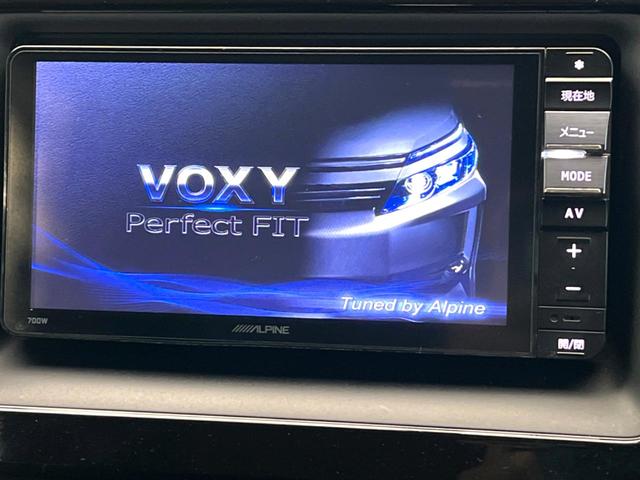 ヴォクシー Ｖ　禁煙車　純正ナビ　バックカメラ　フリップダウンモニター　クルーズコントロール　片側パワースライドドア　ＬＥＤヘッド　ＥＴＣ　オートマチックハイビーム　純正１５インチアルミ（3枚目）