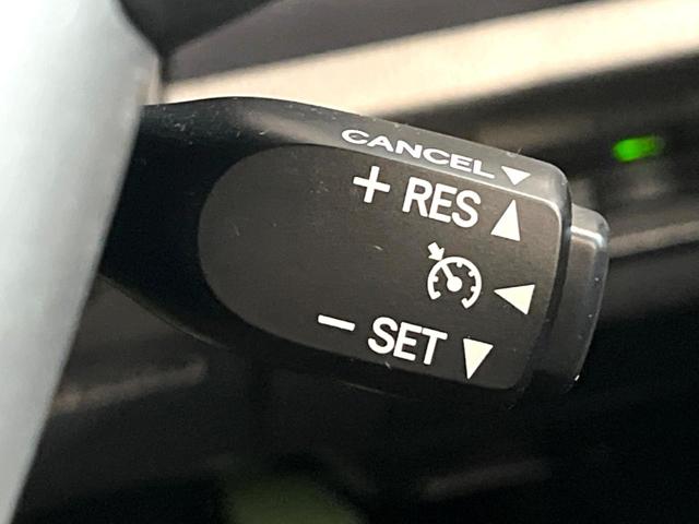 ヴォクシー Ｖ　禁煙車　純正ナビ　バックカメラ　フリップダウンモニター　クルーズコントロール　片側パワースライドドア　ＬＥＤヘッド　ＥＴＣ　オートマチックハイビーム　純正１５インチアルミ（6枚目）