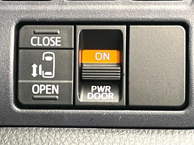 ヴォクシー Ｖ　禁煙車　純正ナビ　バックカメラ　フリップダウンモニター　クルーズコントロール　片側パワースライドドア　ＬＥＤヘッド　ＥＴＣ　オートマチックハイビーム　純正１５インチアルミ（7枚目）