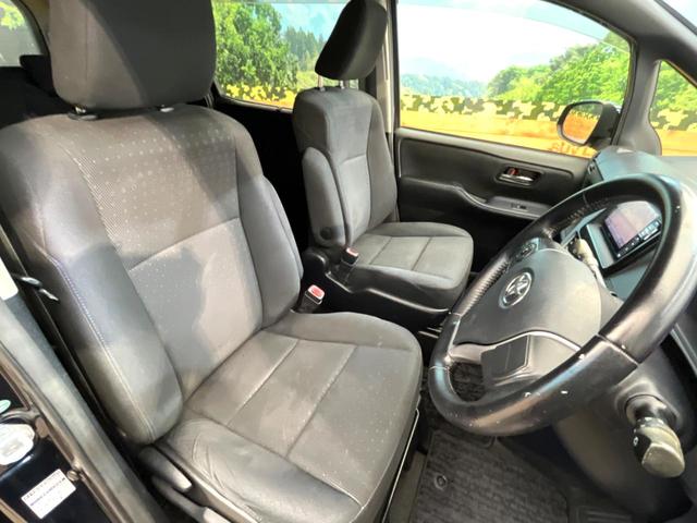ヴォクシー Ｖ　禁煙車　純正ナビ　バックカメラ　フリップダウンモニター　クルーズコントロール　片側パワースライドドア　ＬＥＤヘッド　ＥＴＣ　オートマチックハイビーム　純正１５インチアルミ（8枚目）