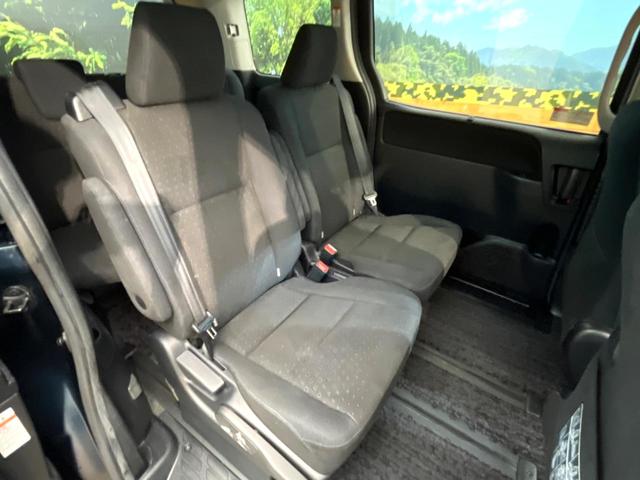 ヴォクシー Ｖ　禁煙車　純正ナビ　バックカメラ　フリップダウンモニター　クルーズコントロール　片側パワースライドドア　ＬＥＤヘッド　ＥＴＣ　オートマチックハイビーム　純正１５インチアルミ（9枚目）