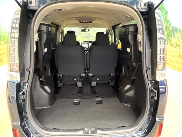 ヴォクシー Ｖ　禁煙車　純正ナビ　バックカメラ　フリップダウンモニター　クルーズコントロール　片側パワースライドドア　ＬＥＤヘッド　ＥＴＣ　オートマチックハイビーム　純正１５インチアルミ（11枚目）