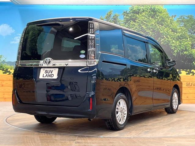 ヴォクシー Ｖ　禁煙車　純正ナビ　バックカメラ　フリップダウンモニター　クルーズコントロール　片側パワースライドドア　ＬＥＤヘッド　ＥＴＣ　オートマチックハイビーム　純正１５インチアルミ（17枚目）