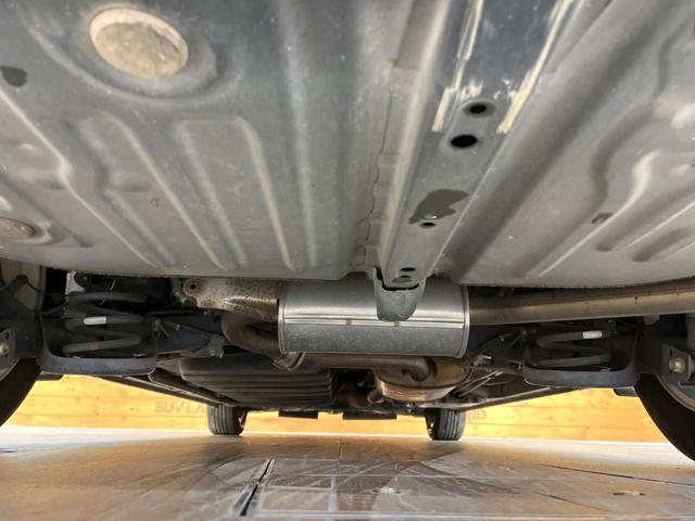 ヴォクシー Ｖ　禁煙車　純正ナビ　バックカメラ　フリップダウンモニター　クルーズコントロール　片側パワースライドドア　ＬＥＤヘッド　ＥＴＣ　オートマチックハイビーム　純正１５インチアルミ（19枚目）
