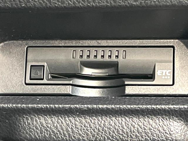 ヴォクシー Ｖ　禁煙車　純正ナビ　バックカメラ　フリップダウンモニター　クルーズコントロール　片側パワースライドドア　ＬＥＤヘッド　ＥＴＣ　オートマチックハイビーム　純正１５インチアルミ（41枚目）