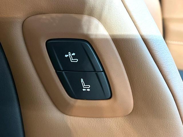 ヴェルファイアハイブリッド Ｚ　プレミア　禁煙車　メーカー純正１４インチナビ　１４インチフリップダウン　全周囲カメラ　プリクラッシュセーフティ　レーダークルーズ　両側電動スライドドア　ブラインドスポットモニター　純正１９インチアルミ（59枚目）
