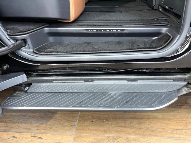 ヴェルファイアハイブリッド Ｚ　プレミア　禁煙車　メーカー純正１４インチナビ　１４インチフリップダウン　全周囲カメラ　プリクラッシュセーフティ　レーダークルーズ　両側電動スライドドア　ブラインドスポットモニター　純正１９インチアルミ（76枚目）