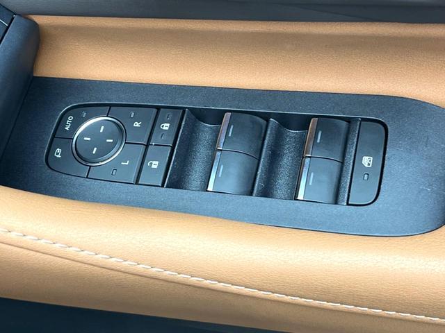 ヴェルファイアハイブリッド Ｚ　プレミア　禁煙車　メーカー純正１４インチナビ　１４インチフリップダウン　全周囲カメラ　プリクラッシュセーフティ　レーダークルーズ　両側電動スライドドア　ブラインドスポットモニター　純正１９インチアルミ（78枚目）