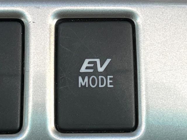 ヴェルファイアハイブリッド Ｘ　禁煙車　８インチナビ　４ＷＤ　バックカメラ　フリップダウンモニター　両側電動スライドドア　ＥＴＣ　クリアランスソナー　衝突安全ボディ　横滑り防止　オートライト　純正１６インチアルミ（50枚目）