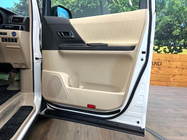 ヴェルファイアハイブリッド Ｘ　禁煙車　８インチナビ　４ＷＤ　バックカメラ　フリップダウンモニター　両側電動スライドドア　ＥＴＣ　クリアランスソナー　衝突安全ボディ　横滑り防止　オートライト　純正１６インチアルミ（63枚目）