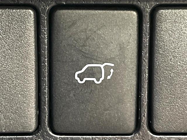 ハリアー プレミアム　禁煙車　純正８インチナビ　バックカメラ　プリクラッシュセーフティ　レーダークルーズ　パワーバックドア　ＬＥＤヘッド　ＥＴＣ　アイドリングストップ　オートマチックハイビーム　純正１８インチアルミ（7枚目）