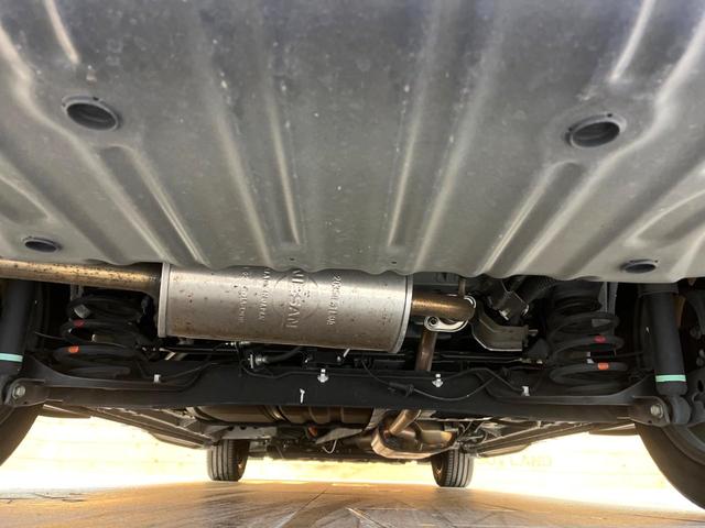 セレナ ｅ－パワー　オーテック　セーフティパッケージ　禁煙車　メーカー純正９インチナビ　全周囲カメラ　フリップダウンモニター　純正フルエアロ　両側電動スライドドア　エマージェンシーブレーキ　ブラインドスポットモニター　ＡＵＴＥＣＨ１６インチアルミ（19枚目）