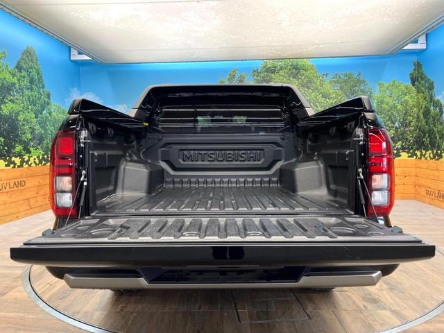 トライトン GSR 禁煙車 メーカー純正9インチナビ 4WD 全周囲カメラ e-Assist レーダークルーズ ブラインドスポットモニター シートヒーター LEDヘッド ETC スマートキー 純正18インチアルミ(10枚目)