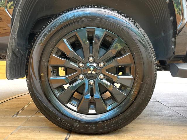 トライトン GSR 禁煙車 メーカー純正9インチナビ 4WD 全周囲カメラ e-Assist レーダークルーズ ブラインドスポットモニター シートヒーター LEDヘッド ETC スマートキー 純正18インチアルミ(28枚目)