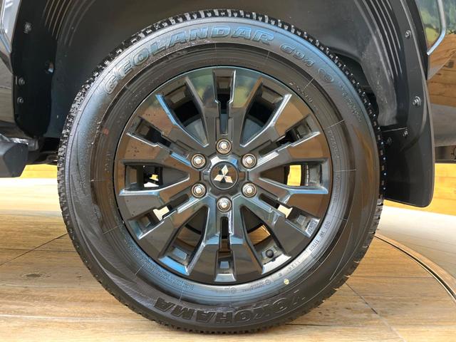 トライトン GSR 禁煙車 メーカー純正9インチナビ 4WD 全周囲カメラ e-Assist レーダークルーズ ブラインドスポットモニター シートヒーター LEDヘッド ETC スマートキー 純正18インチアルミ(30枚目)