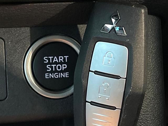 トライトン GSR 禁煙車 メーカー純正9インチナビ 4WD 全周囲カメラ e-Assist レーダークルーズ ブラインドスポットモニター シートヒーター LEDヘッド ETC スマートキー 純正18インチアルミ(37枚目)