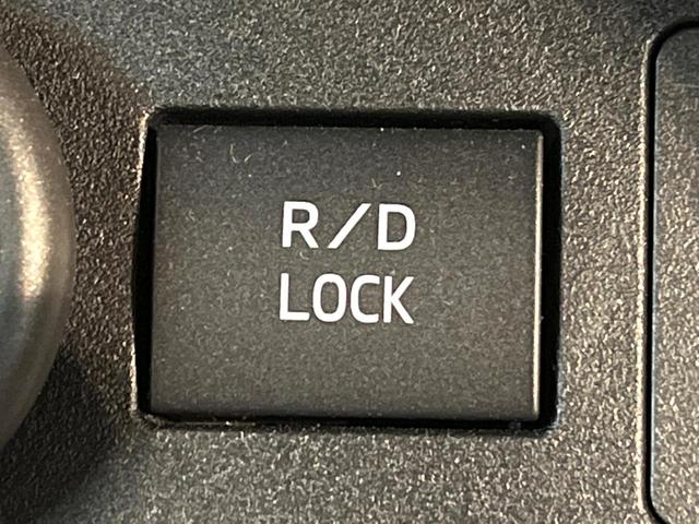 トライトン GSR 禁煙車 メーカー純正9インチナビ 4WD 全周囲カメラ e-Assist レーダークルーズ ブラインドスポットモニター シートヒーター LEDヘッド ETC スマートキー 純正18インチアルミ(51枚目)