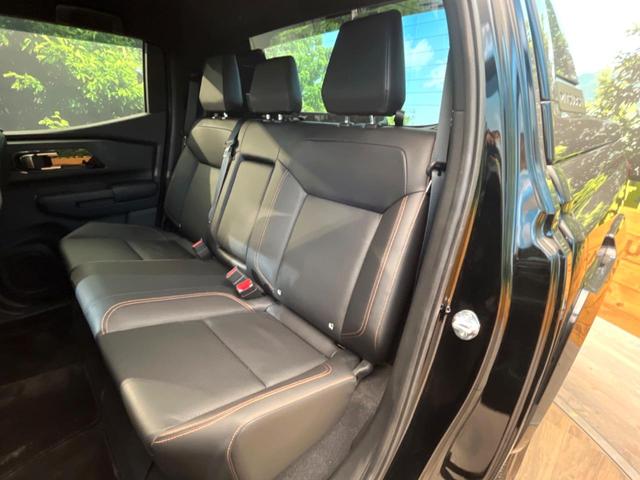 トライトン GSR 禁煙車 メーカー純正9インチナビ 4WD 全周囲カメラ e-Assist レーダークルーズ ブラインドスポットモニター シートヒーター LEDヘッド ETC スマートキー 純正18インチアルミ(55枚目)