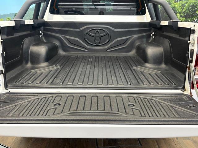 ハイラックス Z 4WD 衝突被害軽減システム レーダークルーズ 禁煙車 コーナーセンサー スマートキー LEDヘッド ビルトインETC 車線逸脱警報 オートライト デュアルエアコン 純正17インチアルミ(10枚目)