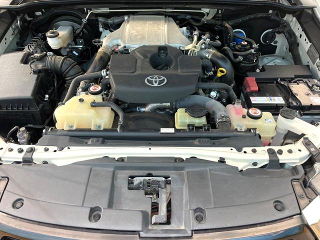 ハイラックス Z 4WD 衝突被害軽減システム レーダークルーズ 禁煙車 コーナーセンサー スマートキー LEDヘッド ビルトインETC 車線逸脱警報 オートライト デュアルエアコン 純正17インチアルミ(18枚目)