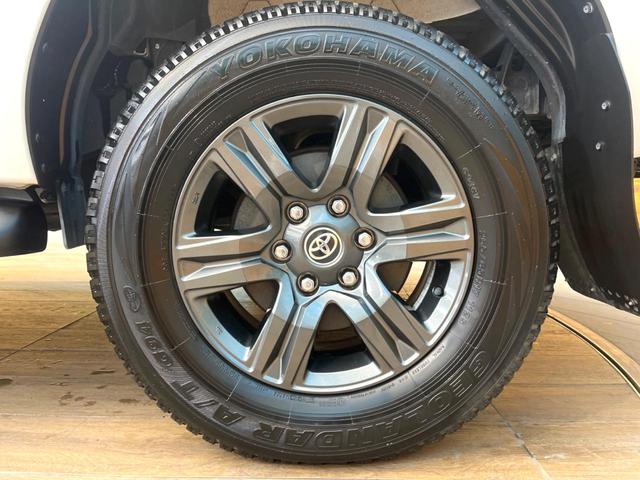 ハイラックス Z 4WD 衝突被害軽減システム レーダークルーズ 禁煙車 コーナーセンサー スマートキー LEDヘッド ビルトインETC 車線逸脱警報 オートライト デュアルエアコン 純正17インチアルミ(28枚目)