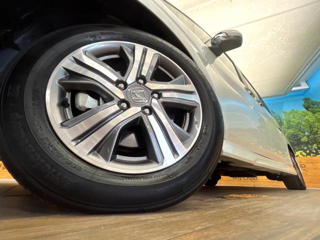 ステップワゴンスパーダ e:HEVスパーダ G・EX ホンダセンシング 両側電動ドア 後席モニター 全周囲カメラ 衝突被害軽減システム レーダークルーズ 禁煙車 ハーフレザーシート スマートキー LEDヘッド ETC2.0 車線逸脱警報 オートライト デュアルエアコン(13枚目)