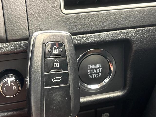 ランドクルーザープラド TX Lパッケージ 70thアニバーサリーリミテッド 4WD サンルーフ 全周囲カメラ 衝突被害軽減システム レーダークルーズ 禁煙車 電動リアゲート レザーシート 前席シートエアコン ドラレコ コーナーセンサー スマートキー LEDヘッド(42枚目)