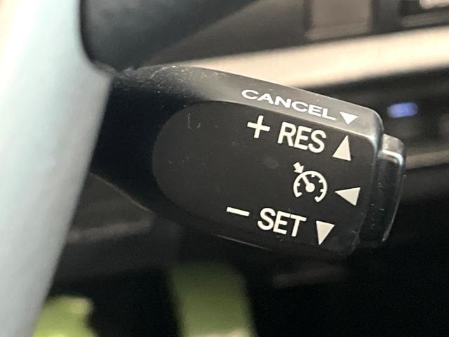 ノア Ｓｉ　ダブルバイビー　両側電動ドア　純正ＳＤナビ　後席モニター　バックカメラ　衝突被害軽減システム　禁煙車　ハーフレザーシート　スマートキー　ＬＥＤヘッド　ＥＴＣ２．０　クルコン　オートハイビーム　車線逸脱警報（7枚目）