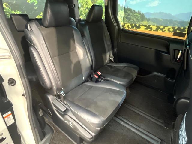 ノア Ｓｉ　ダブルバイビー　両側電動ドア　純正ＳＤナビ　後席モニター　バックカメラ　衝突被害軽減システム　禁煙車　ハーフレザーシート　スマートキー　ＬＥＤヘッド　ＥＴＣ２．０　クルコン　オートハイビーム　車線逸脱警報（9枚目）