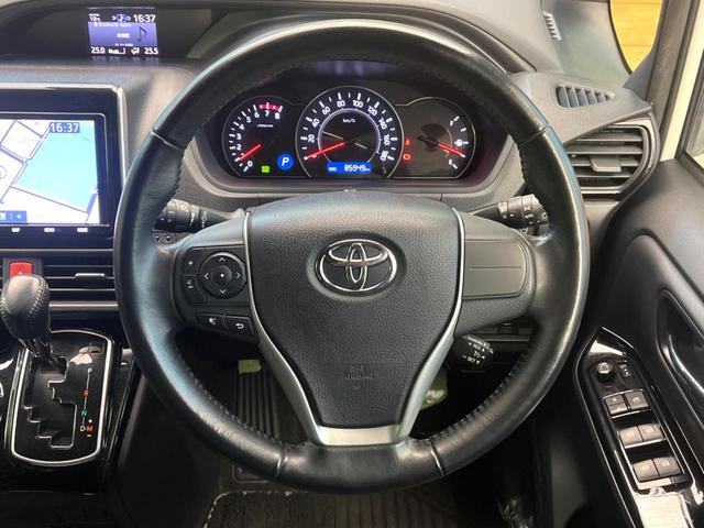 ノア Ｓｉ　ダブルバイビー　両側電動ドア　純正ＳＤナビ　後席モニター　バックカメラ　衝突被害軽減システム　禁煙車　ハーフレザーシート　スマートキー　ＬＥＤヘッド　ＥＴＣ２．０　クルコン　オートハイビーム　車線逸脱警報（12枚目）