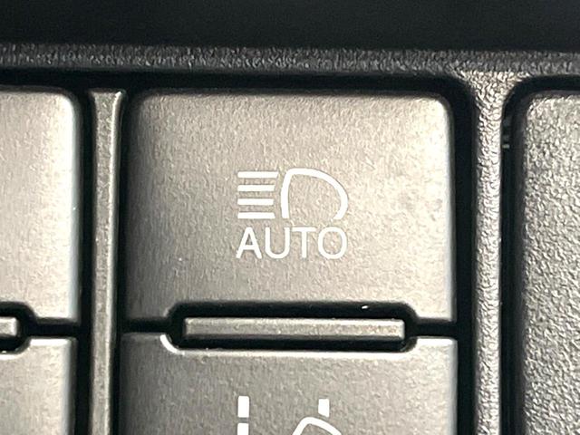 ノア Ｓｉ　ダブルバイビー　両側電動ドア　純正ＳＤナビ　後席モニター　バックカメラ　衝突被害軽減システム　禁煙車　ハーフレザーシート　スマートキー　ＬＥＤヘッド　ＥＴＣ２．０　クルコン　オートハイビーム　車線逸脱警報（46枚目）