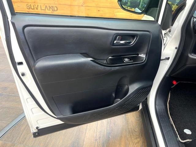 ノア Ｓｉ　ダブルバイビー　両側電動ドア　純正ＳＤナビ　後席モニター　バックカメラ　衝突被害軽減システム　禁煙車　ハーフレザーシート　スマートキー　ＬＥＤヘッド　ＥＴＣ２．０　クルコン　オートハイビーム　車線逸脱警報（64枚目）