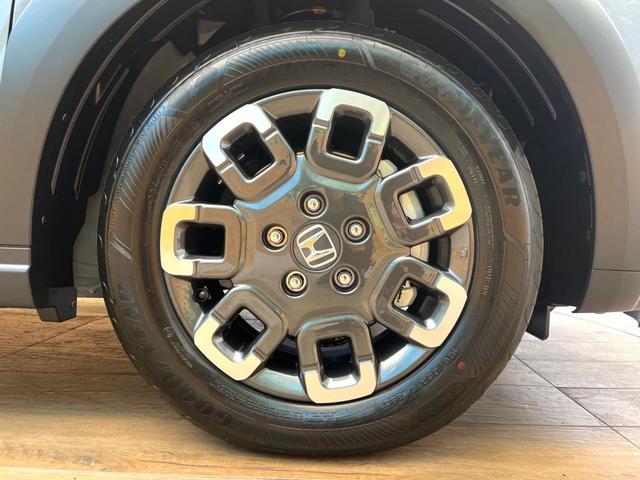 フリード クロスター 登録済未使用車 ホンダセンシング 両側電動スライドドア LEDヘッド&フォグ アダプティブクルーズ 純正15インチアルミ スマートキー オートエアコン シートヒーター オートハイビーム BSM(30枚目)