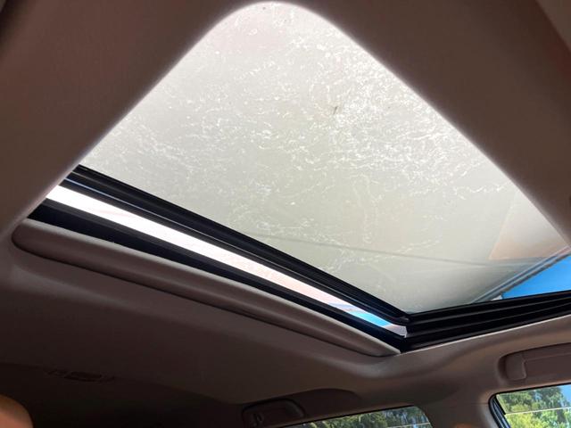 ランドクルーザープラド TX Lパッケージ 70thアニバーサリーリミテッド 禁煙車 サンルーフ 4WD メーカー純正9インチナビ バックカメラ プリクラッシュセーフティ レーダークルーズ 茶革シート シートヒーター LEDヘッド スマートキー 純正18インチアルミ(3枚目)