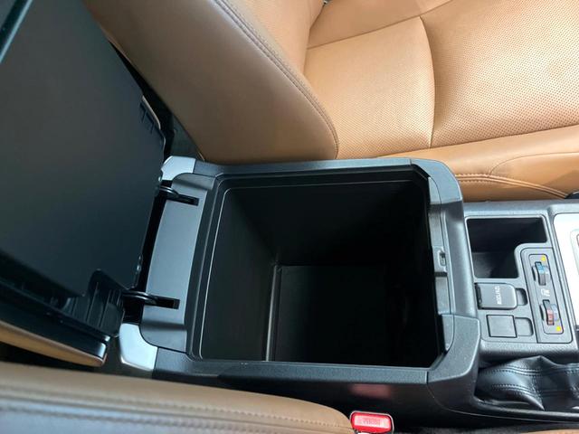 ランドクルーザープラド TX Lパッケージ 70thアニバーサリーリミテッド 禁煙車 サンルーフ 4WD メーカー純正9インチナビ バックカメラ プリクラッシュセーフティ レーダークルーズ 茶革シート シートヒーター LEDヘッド スマートキー 純正18インチアルミ(78枚目)