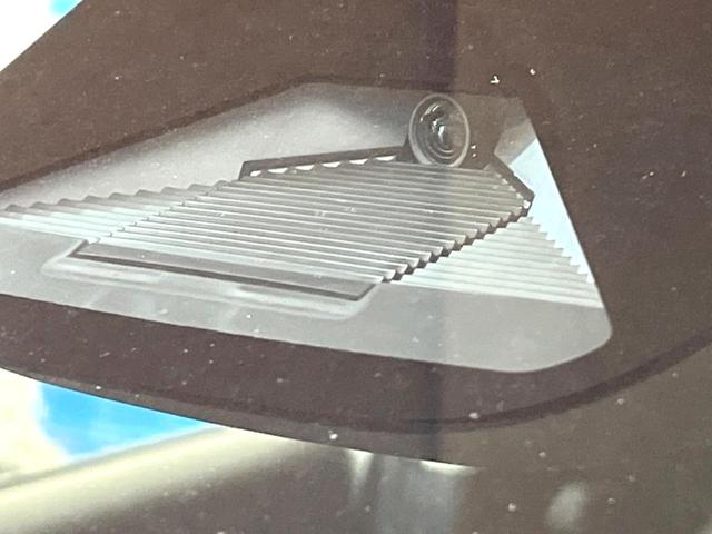 ヴェゼル ｅ：ＨＥＶ　Ｘ　禁煙車　メーカー純正９インチナビ　バックカメラ　ホンダセンシング　レーダークルーズ　オートマチックハイビーム　クリアランスソナー　ＬＥＤヘッド　ＥＴＣ　スマートキー　純正１６インチアルミ（5枚目）