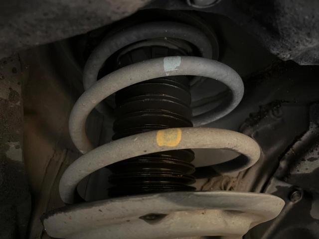 ハリアーハイブリッド Ｇ　レザーパッケージ　禁煙車　メーカー純正８インチナビ　バックカメラ　プリクラッシュセーフティ　レーダークルーズ　シートベンチェーション　シートヒーター　デジタルインナーミラー　ＬＥＤヘッド　ＥＴＣ　純正１８インチアルミ（20枚目）