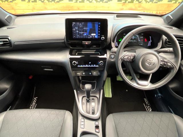 ヤリスクロス ハイブリッドＺ　禁煙車　純正８型ディスプレイ　全周囲カメラ　プリクラッシュセーフティ　レーダークルーズ　シートヒーター　ＬＥＤヘッド　ＥＴＣ　ドラレコ　スマートキー　オートマチックハイビーム　純正１８インチアルミ（2枚目）