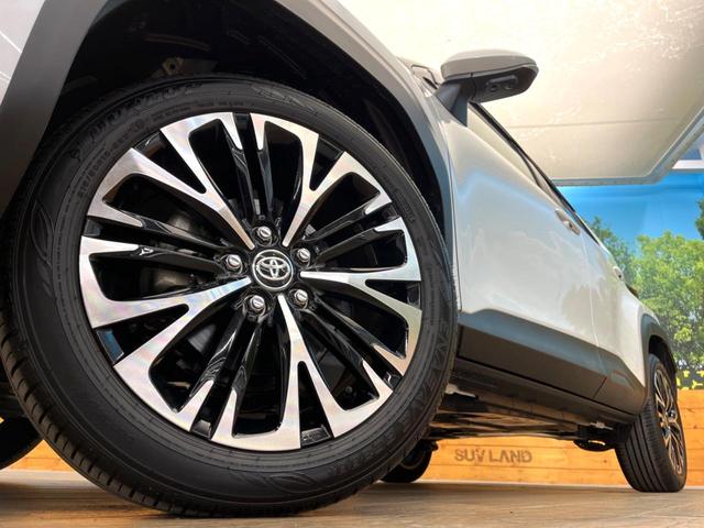 ヤリスクロス ハイブリッドＺ　禁煙車　純正８型ディスプレイ　全周囲カメラ　プリクラッシュセーフティ　レーダークルーズ　シートヒーター　ＬＥＤヘッド　ＥＴＣ　ドラレコ　スマートキー　オートマチックハイビーム　純正１８インチアルミ（12枚目）