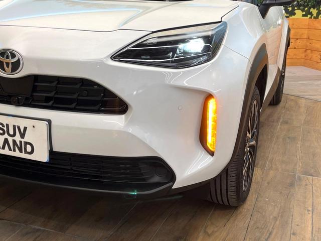 ヤリスクロス ハイブリッドＺ　禁煙車　純正８型ディスプレイ　全周囲カメラ　プリクラッシュセーフティ　レーダークルーズ　シートヒーター　ＬＥＤヘッド　ＥＴＣ　ドラレコ　スマートキー　オートマチックハイビーム　純正１８インチアルミ（13枚目）
