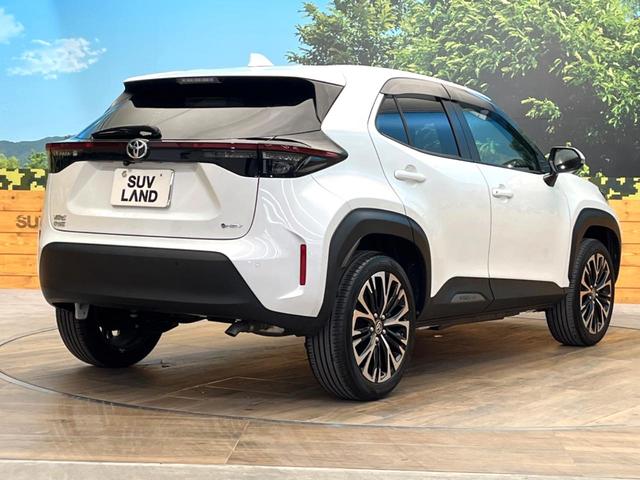 ヤリスクロス ハイブリッドＺ　禁煙車　純正８型ディスプレイ　全周囲カメラ　プリクラッシュセーフティ　レーダークルーズ　シートヒーター　ＬＥＤヘッド　ＥＴＣ　ドラレコ　スマートキー　オートマチックハイビーム　純正１８インチアルミ（17枚目）